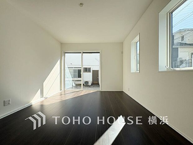 心地よい光と風があふれています。プライベートな自分時間を快適に過ごせるお部屋。