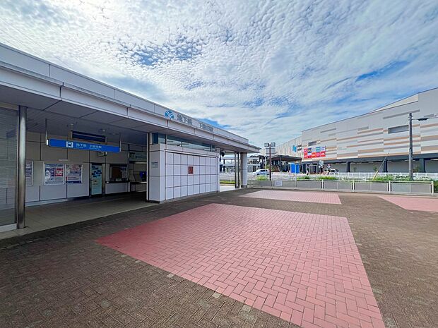 横浜市営地下鉄ブルーライン「下飯田」駅 1360m 横浜駅までの所要時間は38分。小田急江ノ島線と相鉄線が乗り入れている湘南台駅までの所要時間は2分。