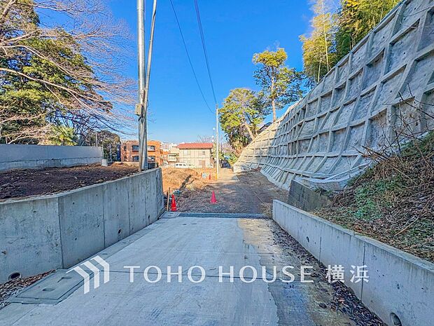 子育て環境、生活利便に優れた住環境に立地し、ゆとりある生活が送れます。(2026年2月撮影)