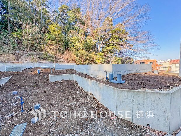 敷地内に駐車スペースがあると、日々の暮らしのをスムーズに運ぶ事が出来ます。(2026年2月撮影)