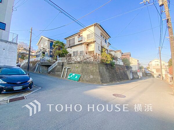 北東角地の開放感のある土地です。建築条件はございません。