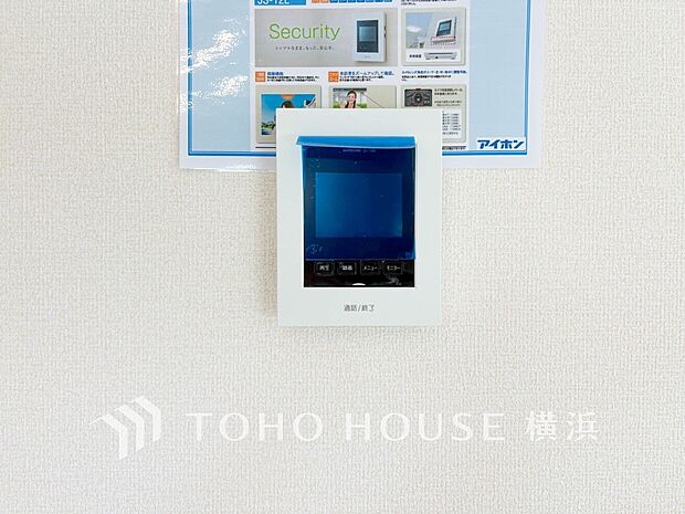 誰が来てもわかる様にモニター付きインターホンを設置。快適と安らぎを合わせた優しい設計。 