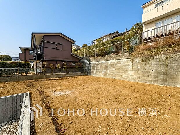 良質な環境に暮らす永住の邸がここに誕生します。(2026年2月撮影)