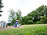 周辺：千草台公園　260m　夏季期間中は、25mプールと子供用プールがある千草台公園プールが営業し子どもたちが集まります。 