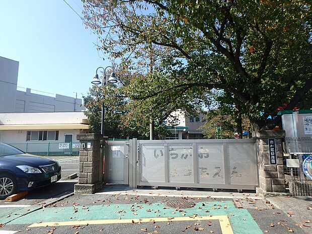 市ケ尾幼稚園 190m 園庭にある大型遊具は子ども達に大人気。年少さんから年長さんまで楽しく遊べる遊具がたくさんあります。