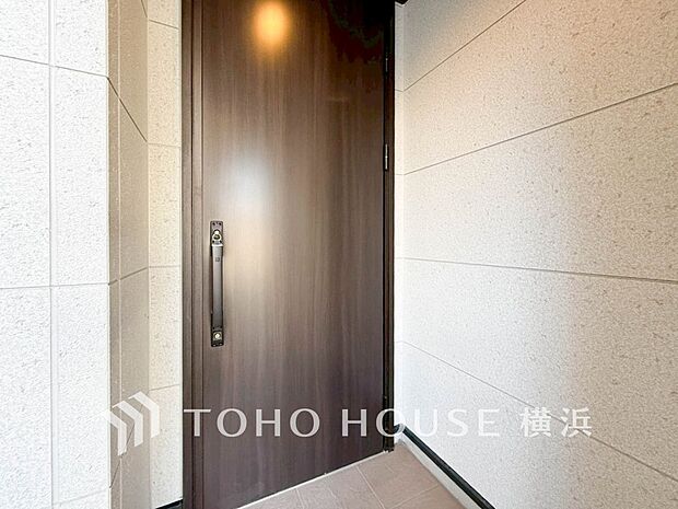 お住まいの顔となる玄関。住まう方のプライドを満たすクオリティを備えています。