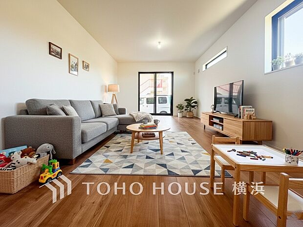 家族との時間、自分の時間を大切にできる空間がここにあります。(家具はAI加工です)