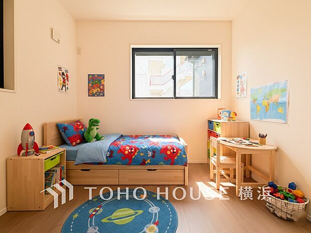 子供部屋や書斎にちょうどよい広さになっています。(家具はAI加工です)