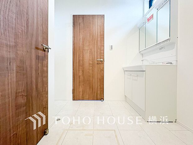 脱衣スペースを含む空間はゆとりの広さを設け、スッキリ保てます。