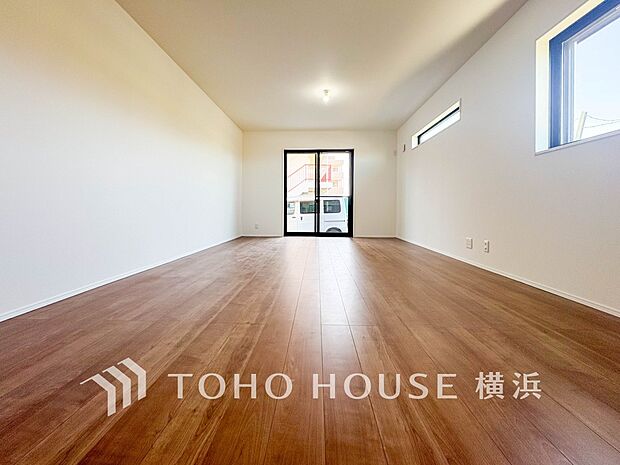 忙しい朝でも、しっかり家族が揃って食事をして頂けるゆとりある大きさのダイニングスペース