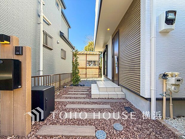 お住まいの顔となる玄関。住まう方のプライドを満たすクオリティを備えています。