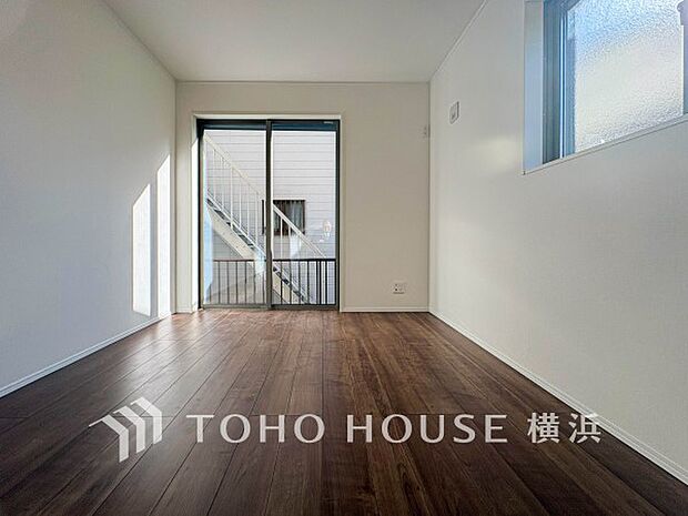 通風・採光にも優れ、心地よい光と風があふれています。プライベートな自分時間を快適に過ごせるお部屋。