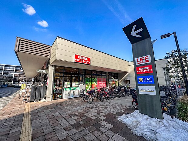 そうてつローゼン南まきが原店 500m 朝6時〜深夜1時半まで営業。毎日の食卓を飾る新鮮な食料品が揃います。お帰りが遅くても利用できて便利。