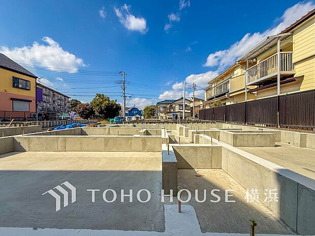 落ち着いた住宅地に位置する土地。自然と調和した穏やかな生活が楽しめます。(2026年2月撮影)