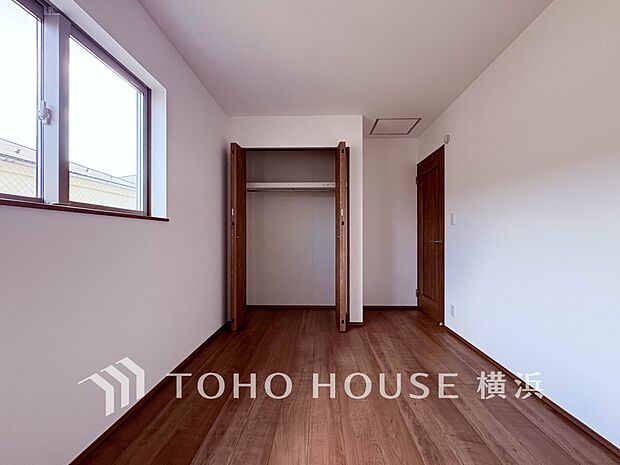 通風・採光にも優れ、心地よい光と風があふれています。プライベートな自分時間を快適に過ごせるお部屋。