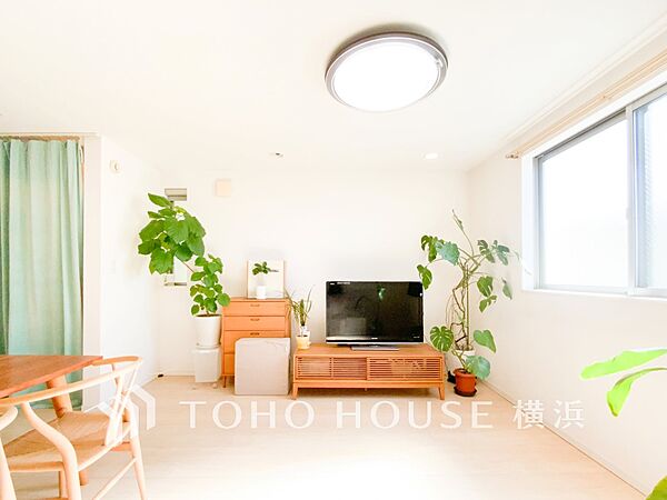 家族みんなが爽やかに健やかに過ごせるように、溢れる光をたっぷり取り込んだリビング。