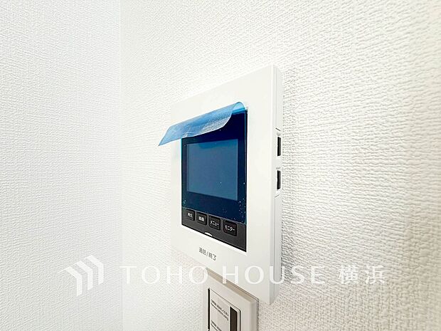 誰が来てもわかる様にモニター付きインターホンを設置。快適と安らぎを合わせた優しい設計。