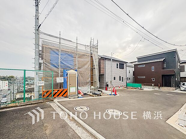 敷地内に駐車スペースがあると、日々の暮らしのをスムーズに運ぶ事が出来ます。(2026年2月撮影)