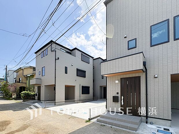 お住まいの顔となる玄関。住まう方のプライドを満たすクオリティを備えています。 