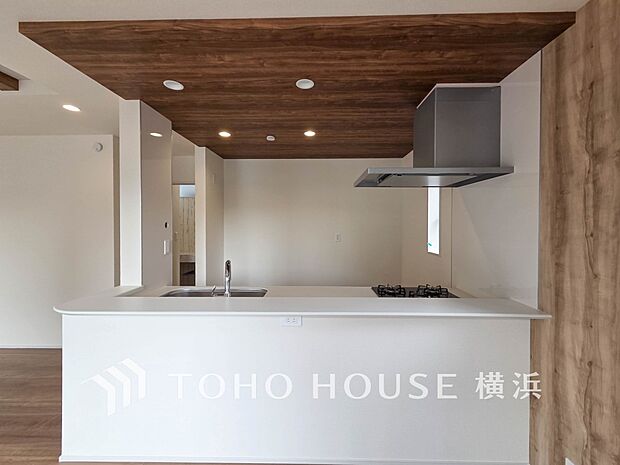 話に夢中になりすぎて、ついつい時を忘れてしまう。そんな束の間の幸せを感じさせてくれる場所。