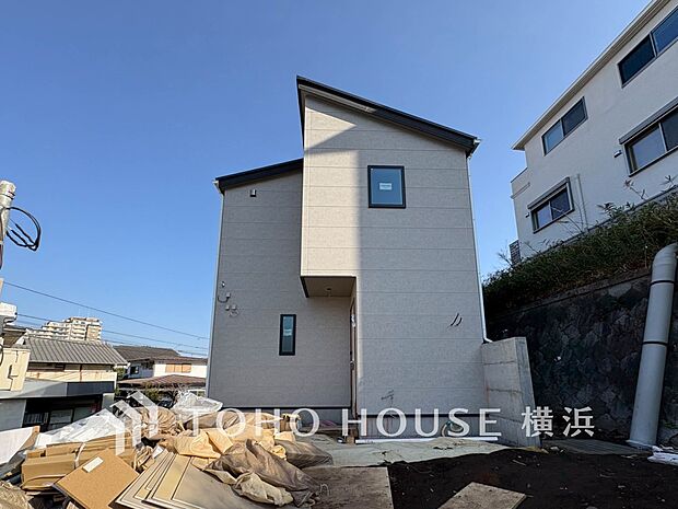 お住まいの顔となる玄関。住まう方のプライドを満たすクオリティを備えています。