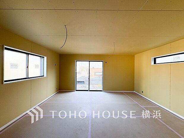 光と風があふれる開放的なリビングダイニングには自然と家族みんなが集まってきます。