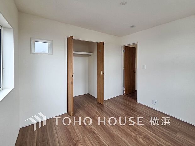 通風・採光にも優れ、心地よい光と風があふれています。プライベートな自分時間を快適に過ごせるお部屋。