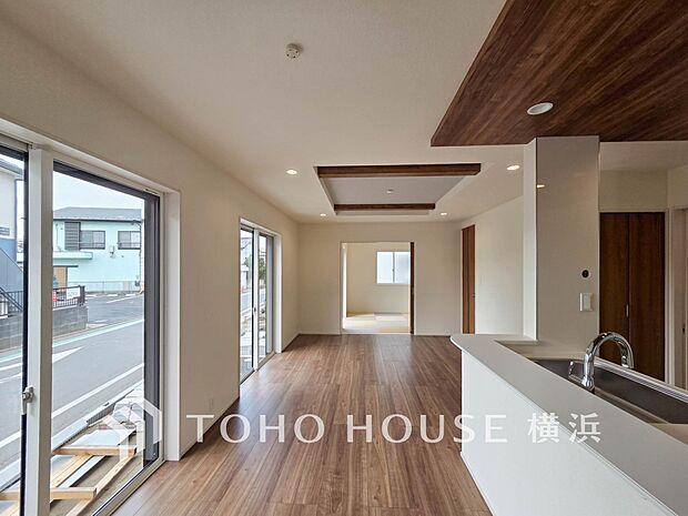 開放感あるリビングダイニング。ご家族とのんびりしたひと時を過ごせますね。