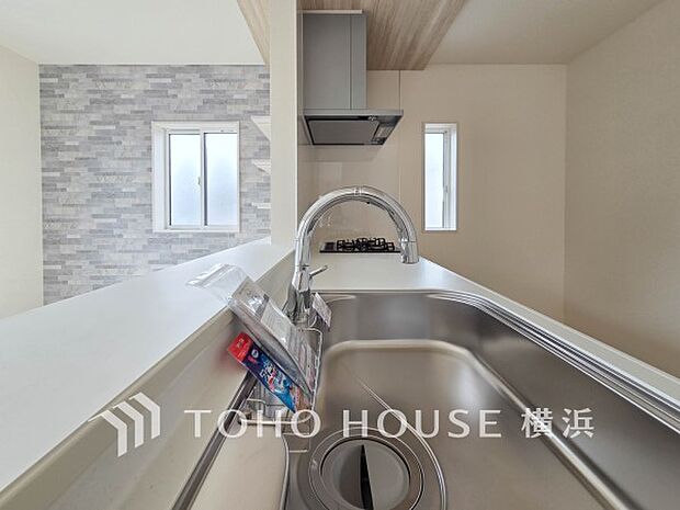 話に夢中になりすぎて、ついつい時を忘れてしまう。そんな束の間の幸せを感じさせてくれる場所。