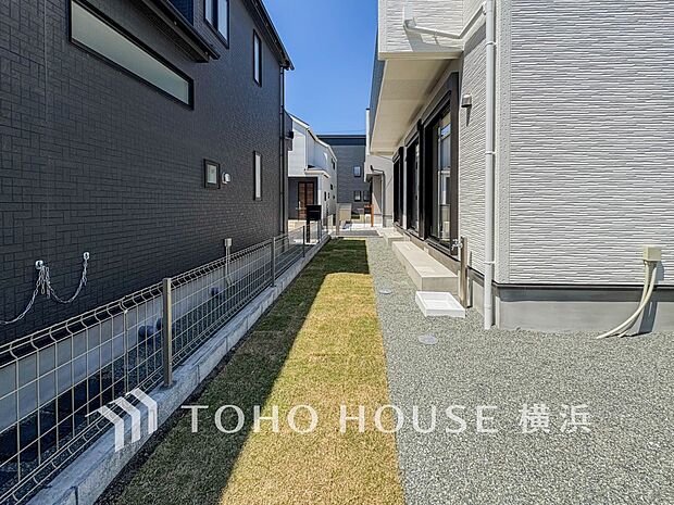 ガーデニングで色とりどりの草花を綺麗に飾ればより一層華やかな空間になります。