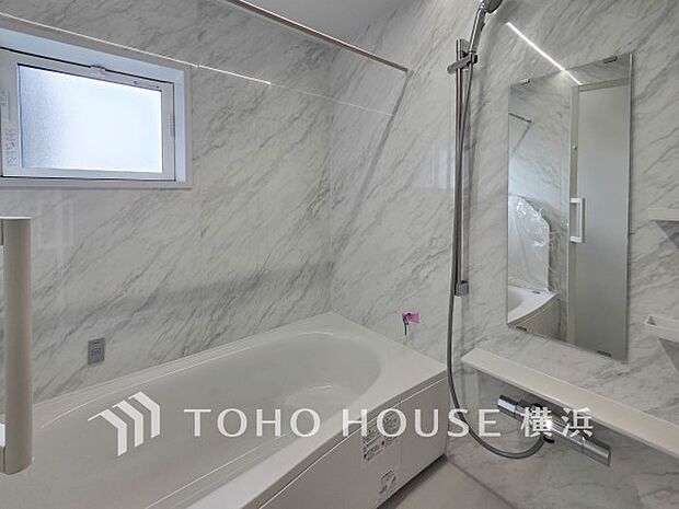 すっきりとした清潔感が感じられ、心身をリフレッシュできる寛ぎを深めてくれるスペースです。