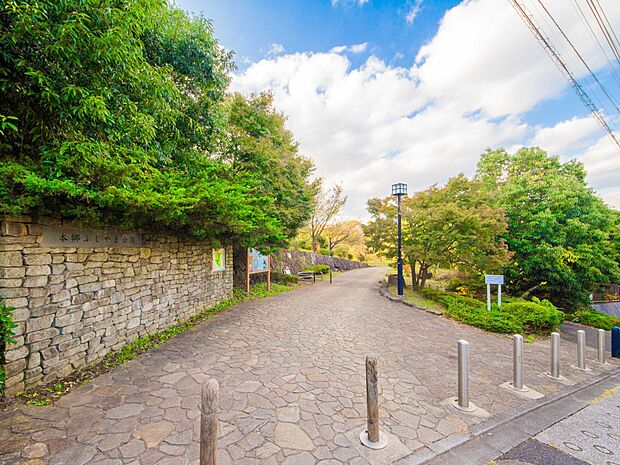 本郷ふじやま公園 1900m 広大な敷地面積の中に里山や古民家を持つ自然豊かな公園です。富士山もきれいに見えます。