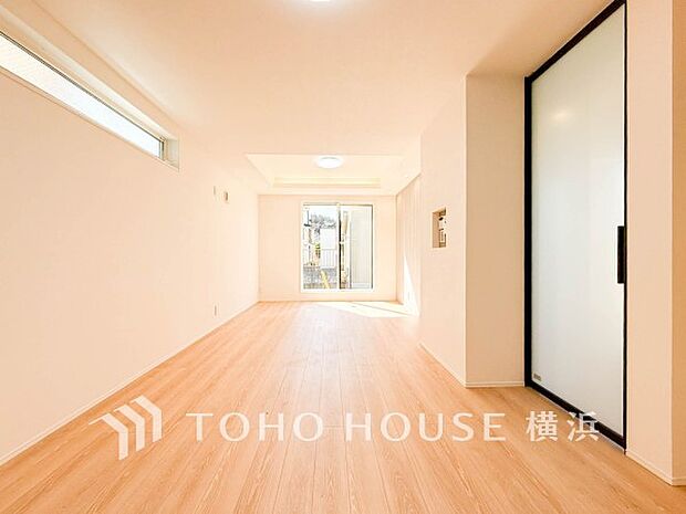 開放感あるリビングダイニング。ご家族とのんびりしたひと時を過ごせますね。