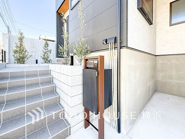 お住まいの顔となる玄関。住まう方のプライドを満たすクオリティを備えています。