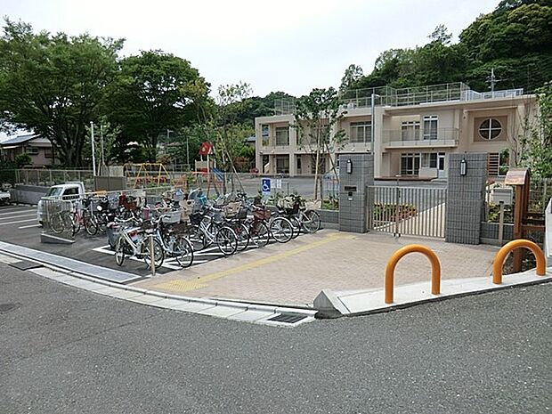 あおぞら谷津保育園　1400m　近くには海や山があり自然豊かな環境の中子供達はのびのび遊んでいます。 