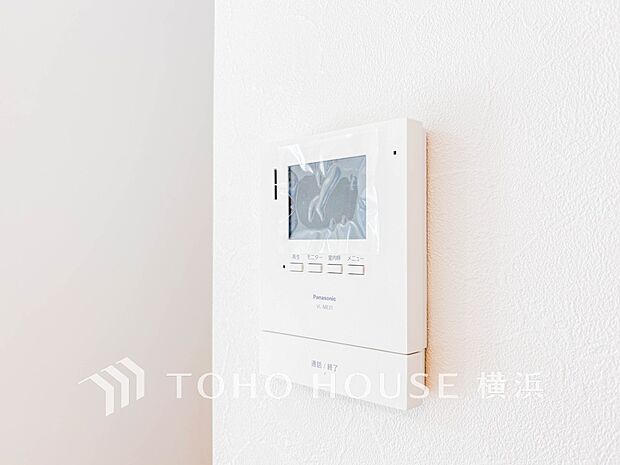 誰が来てもわかる様にモニター付きインターホンを設置。快適と安らぎを合わせた優しい設計。