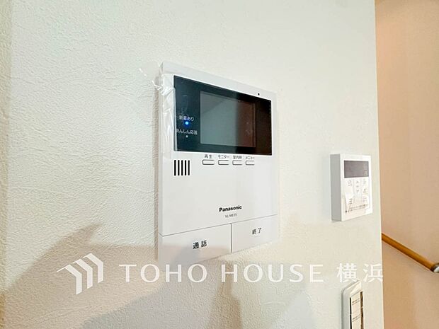 誰が来てもわかる様にモニター付きインターホンを設置。快適と安らぎを合わせた優しい設計。 