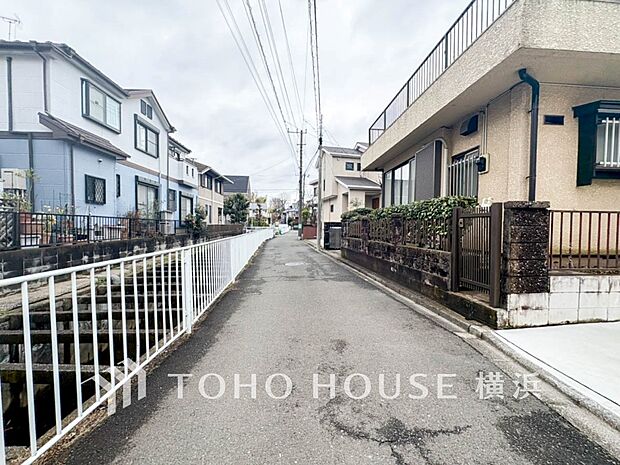 生活利便に優れた住環境に立地し、ゆとりある生活が送れます。