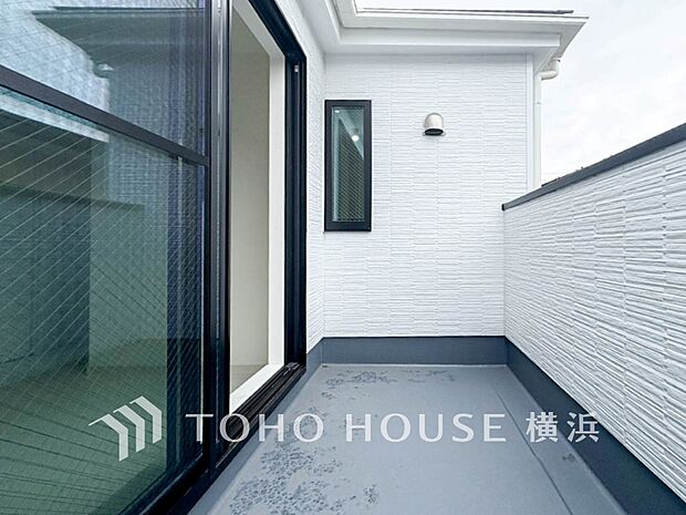 心地よい陽射しや暖かな風を楽しむことが出来るバルコニー。