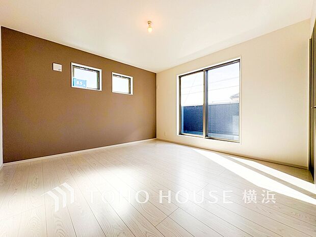 心地よい光と風があふれています。プライベートな自分時間を快適に過ごせるお部屋。