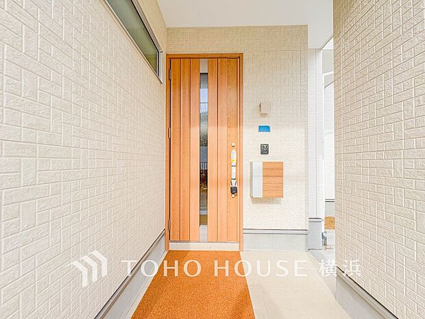 お住まいの顔となる玄関。住まう方のプライドを満たすクオリティを備えています。