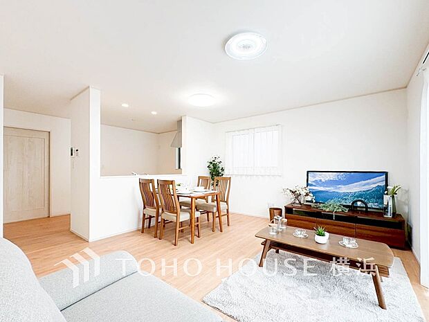 開放感あるリビングダイニング。ご家族とのんびりしたひと時を過ごせますね。