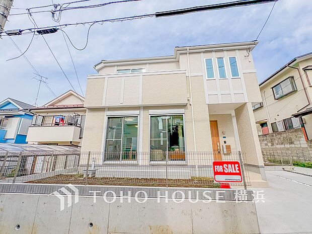 爽やかな青空の下に贅沢なほどに降り注ぐ陽光、豊かな居住性と、クオリティが見事に調和した住空間。