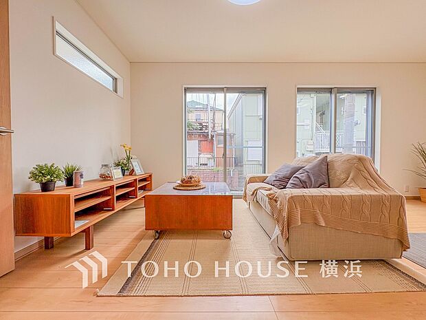 あたたかい日差しがたっぷり降り注ぐLDKは自然と家族の顔があかるい笑顔に。