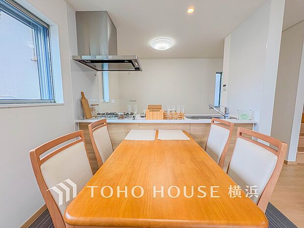 ご家族やお客様との時間など、多くの時を刻む空間。