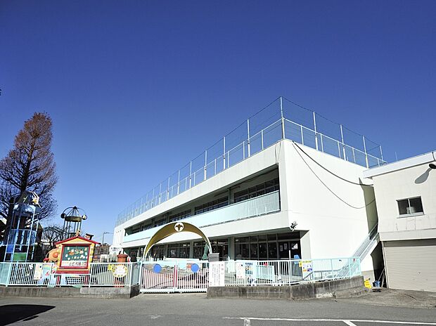 南白ゆり幼稚園 700m 「三つ子の魂百まで」をモットーに文武両道をめざします。延長保育もございます。