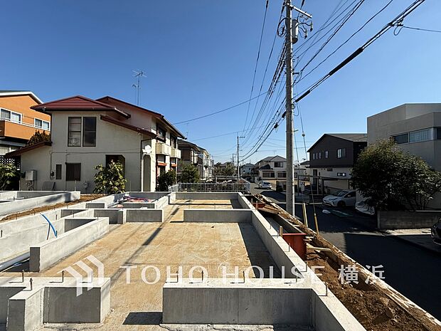 良質な環境に暮らす永住の邸がここに誕生します。（2026年2月撮影）