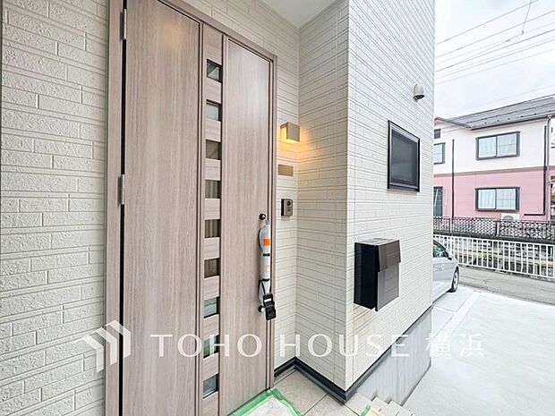 デザイン性の高いエントランスは、住む方のプライドを満たすクオリティ。