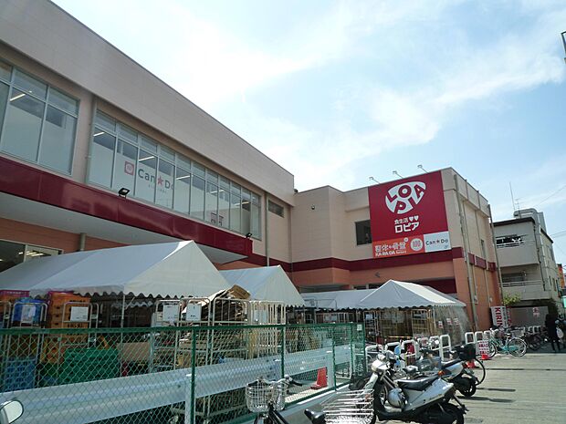 ロピア希望が丘店 1000m 毎日の食卓を飾る新鮮な食料品が揃います。セルフレジも導入されお買物もスムーズに。