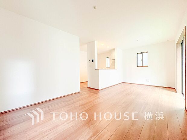 家族と過ごす時間を大切にしたい方にぴったりの明るくゆとりある住空間です。